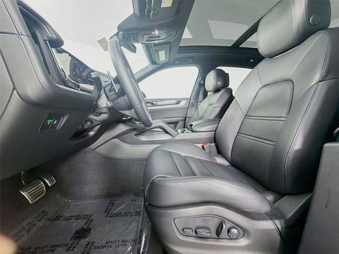 New 2025 Porsche Cayenne S image 5