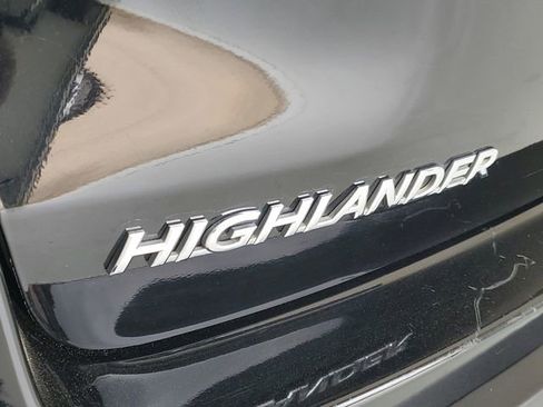 Used 2019 Toyota Highlander Plus FWD image 8