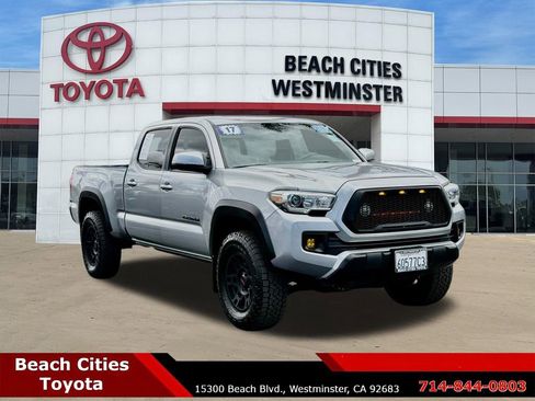 Used 2017 Toyota Tacoma TRD Off-Road w/ Tow Package AWD/4WD image 2