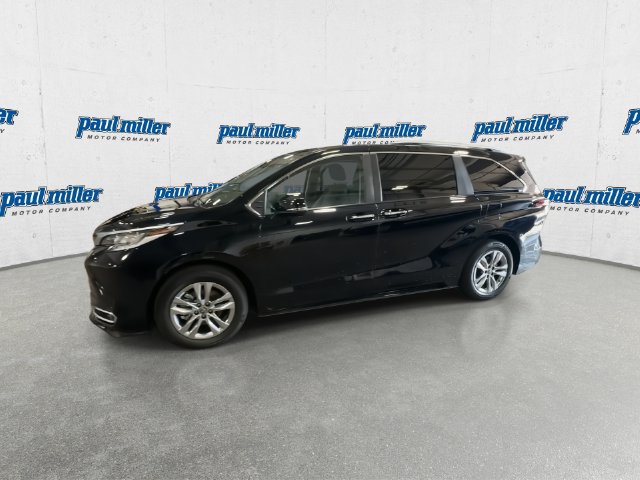 Used 2024 Toyota Sienna Limited AWD/4WD image 6
