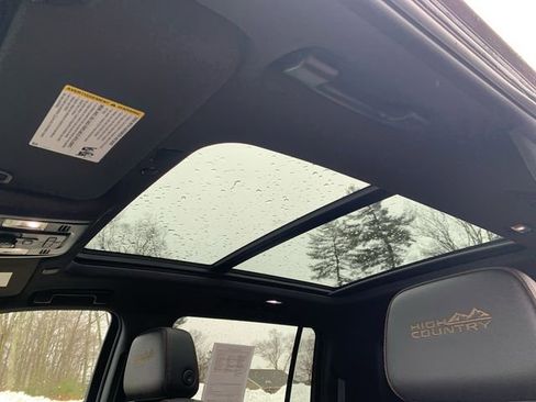 Certified 2024 Chevrolet Suburban High Country image 31