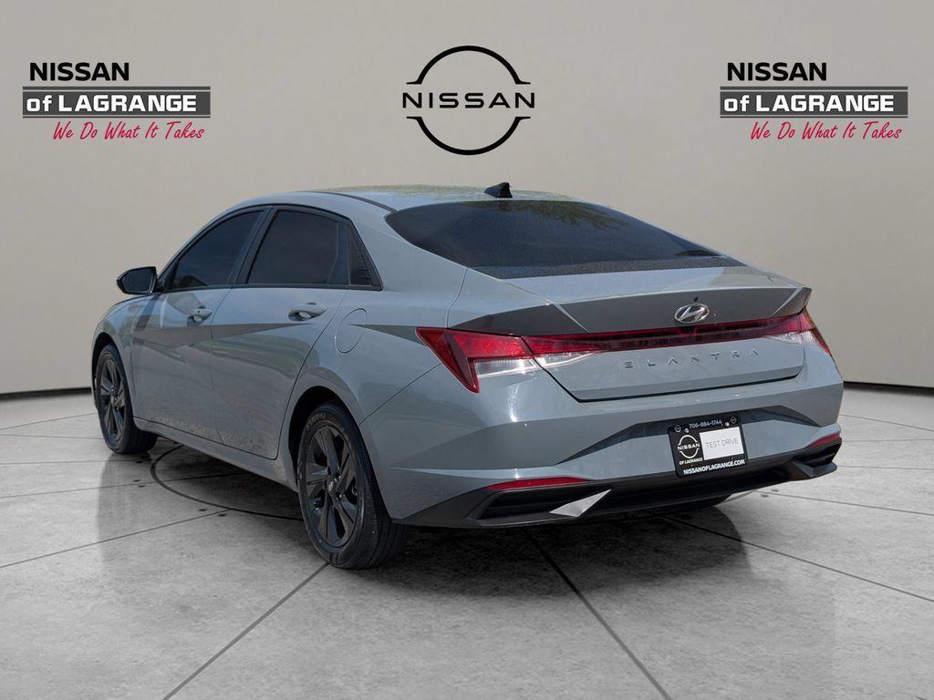 Used 2022 Hyundai Elantra SEL w/ Cargo Package FWD image 7