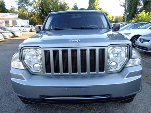 Used 2012 Jeep Liberty Sport image 2