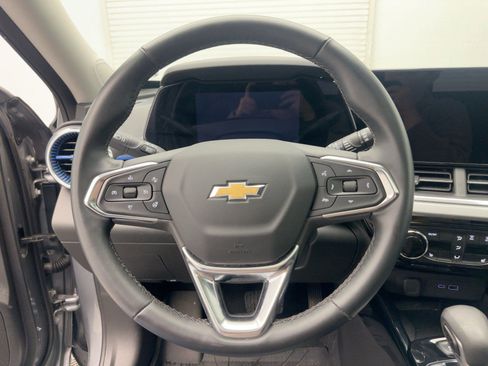 Certified 2024 Chevrolet Trax LT w/ Sunroof Package image 16