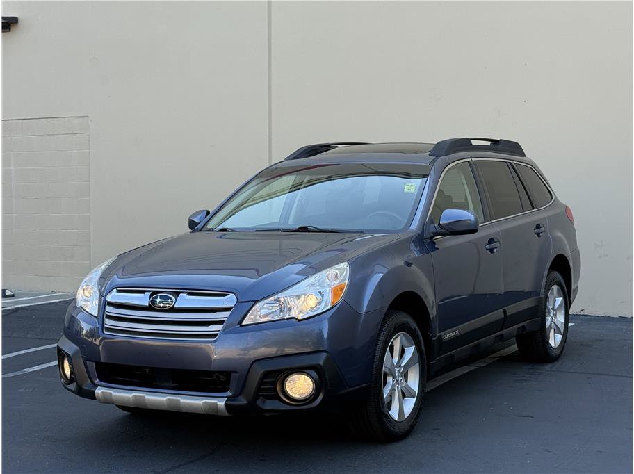 Used 2014 Subaru Outback 2.5i Limited w/ Moonroof Package AWD/4WD image 3