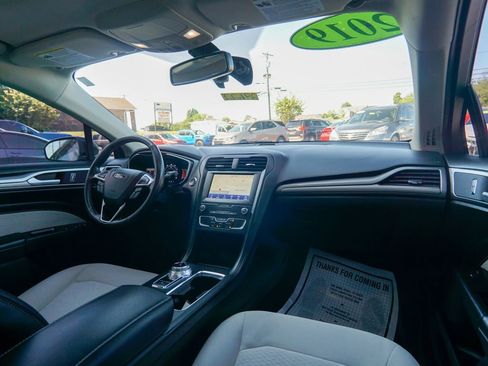 Used 2019 Ford Fusion SE w/ Equipment Group 151A FWD image 14