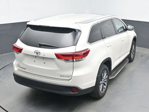 Used 2019 Toyota Highlander XLE w/ Carpet Mat Package (TMS) AWD/4WD image 25