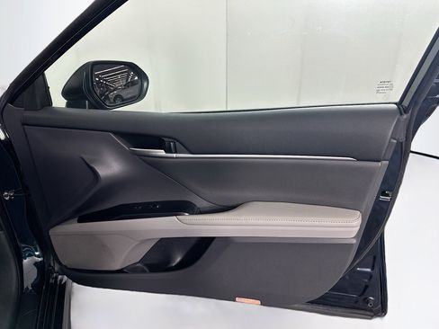 Used 2020 Toyota Camry XSE w/ Navigation Package FWD image 32
