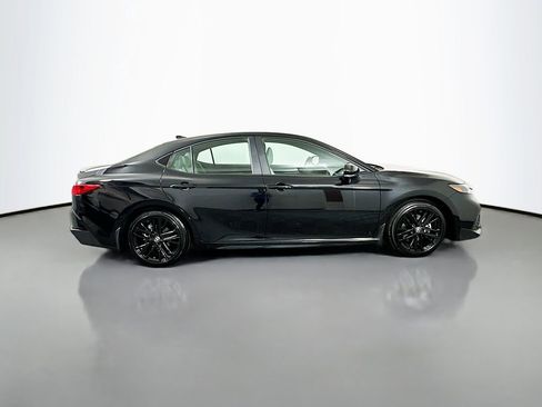 Used 2025 Toyota Camry SE image 4