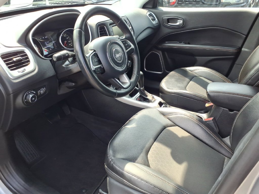 Used 2018 Jeep Compass Latitude AWD/4WD image 13