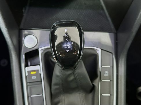 Used 2024 Volkswagen Tiguan Wolfsburg Edition image 24