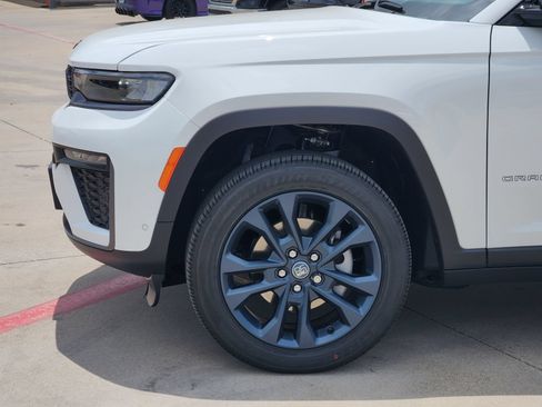 New 2026 Jeep Grand Cherokee Limited AWD/4WD image 10