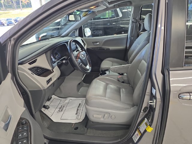 Used 2015 Toyota Sienna XLE Premium FWD image 15