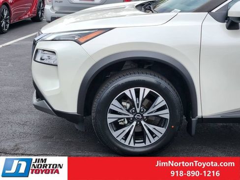 Used 2023 Nissan Rogue SV FWD image 8