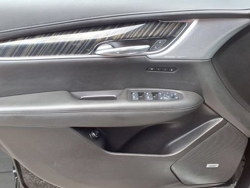Used 2023 Cadillac XT6 Premium Luxury AWD/4WD image 15