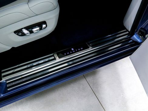 Used 2019 Rolls-Royce Phantom Sedan image 37
