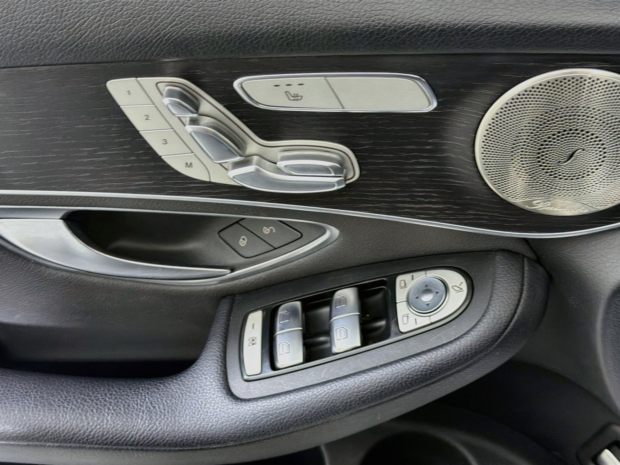 Used 2021 Mercedes-Benz GLC 300 4MATIC w/ Premium Package image 15