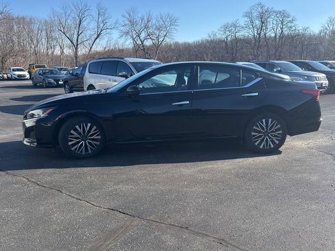 Used 2024 Nissan Altima 2.5 SV image 4