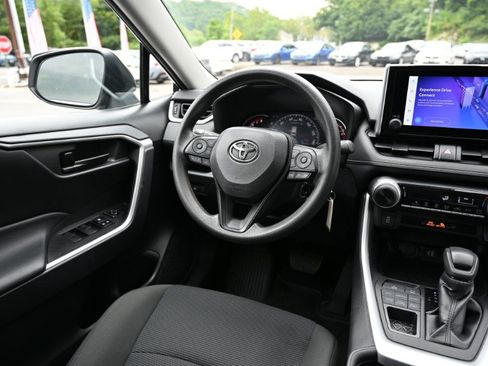Used 2023 Toyota RAV4 LE AWD/4WD image 9