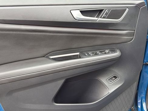 Used 2025 Volkswagen Atlas Cross Sport SEL R-Line image 25