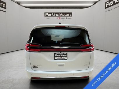 New 2026 Chrysler Pacifica Select
