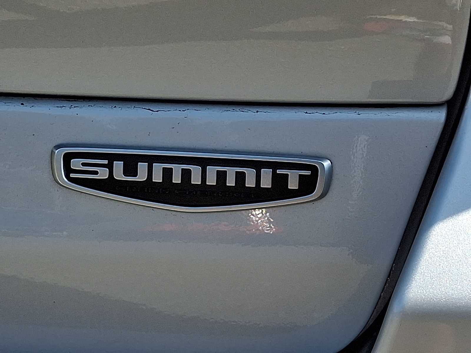 Used 2023 Jeep Grand Cherokee Summit AWD/4WD image 32