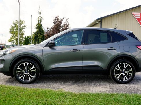 Used 2021 Ford Escape SE w/ SE Sport Appearance Package image 25