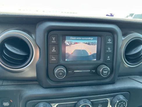 Used 2021 Jeep Gladiator Sport image 7