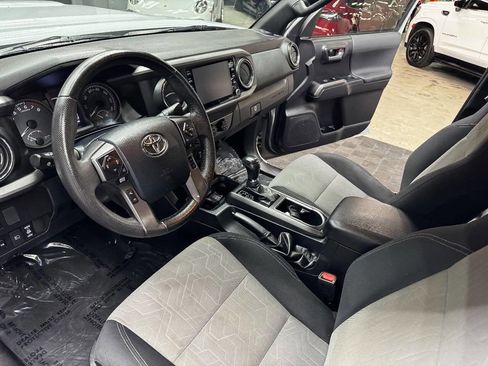 Used 2020 Toyota Tacoma TRD Sport w/ Technology Package image 33