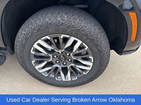 Used 2026 Chevrolet Tahoe Z71 w/ Comfort Package AWD/4WD image 6
