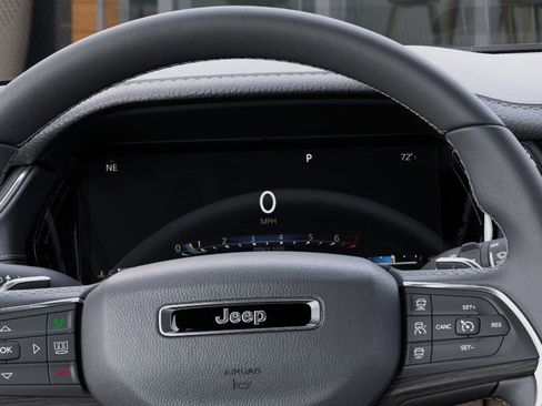 Used 2025 Jeep Grand Cherokee Limited image 17