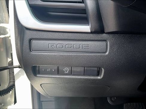 Used 2025 Nissan Rogue S FWD image 15
