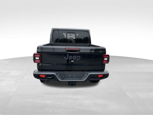 Used 2022 Jeep Gladiator Overland image 3