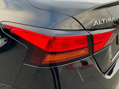 Used 2024 Nissan Altima 2.5 SV image 26