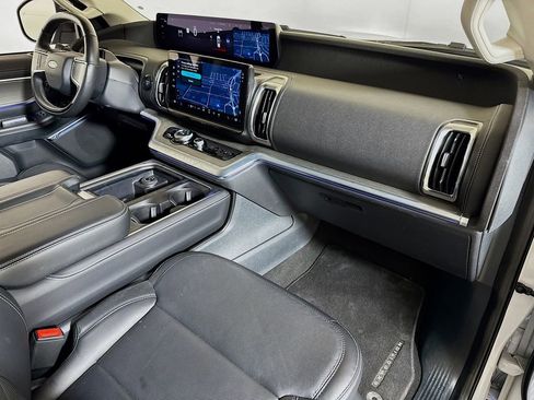 Used 2025 Ford Expedition Platinum AWD/4WD image 30