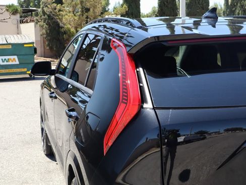 Used 2025 Kia Niro EX Touring FWD image 16
