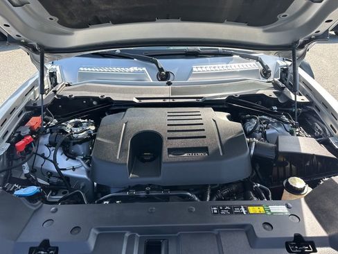 Used 2020 Land Rover Defender 110 image 37