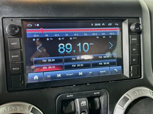 Used 2014 Jeep Wrangler Unlimited Sahara w/ Connectivity Group AWD/4WD image 19