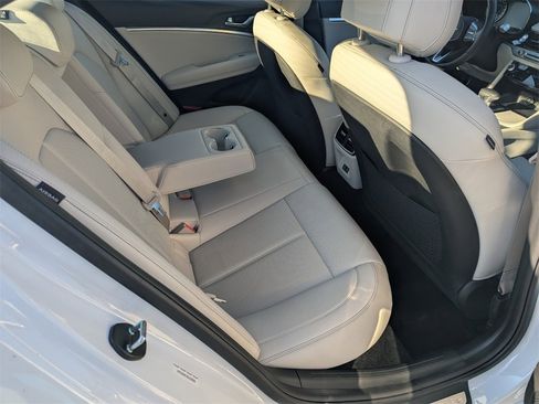 Used 2025 Genesis G70 2.5T image 14
