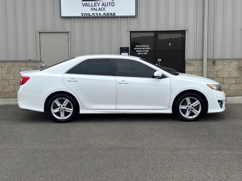 Used 2014 Toyota Camry SE w/ Fleet Convenience Package FWD image 2