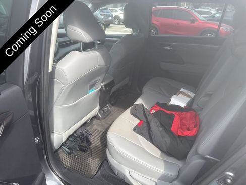 Used 2021 Toyota Highlander Limited image 15