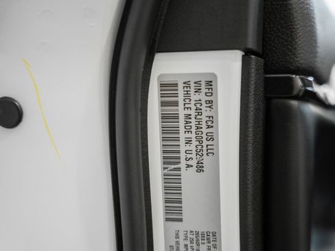 Certified 2023 Jeep Grand Cherokee Laredo AWD/4WD image 36