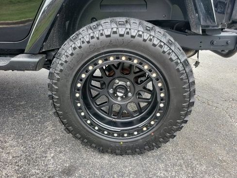 Used 2016 Jeep Wrangler Unlimited Sahara w/ Connectivity Group AWD/4WD image 23