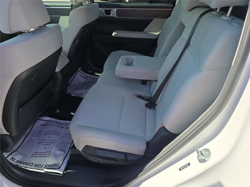 Used 2025 Hyundai Santa Fe SE image 16