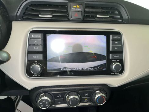 Used 2022 Nissan Versa SV FWD image 19