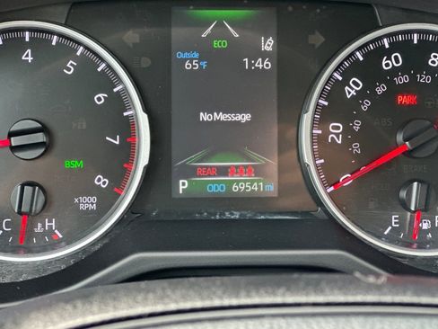 Used 2022 Toyota RAV4 LE image 28