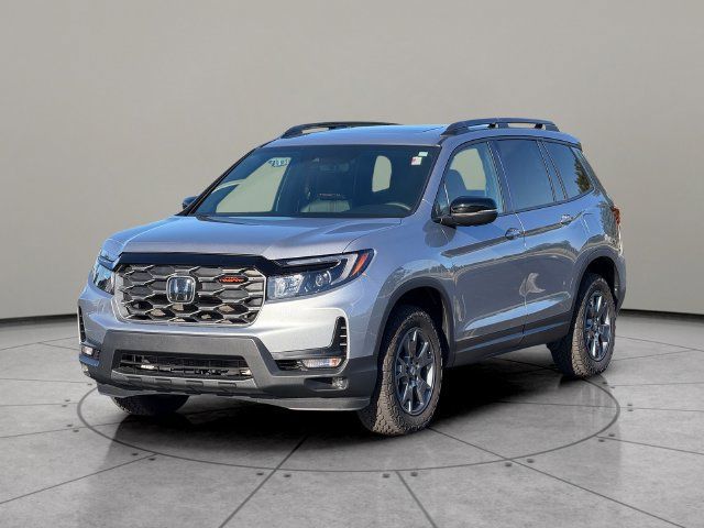 Used 2025 Honda Passport TrailSport image 2