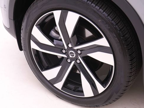 Used 2025 Volvo XC40 B5 Ultra w/ Protection Package Premier image 22