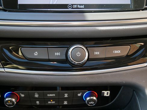 Used 2018 Buick Enclave Essence image 19