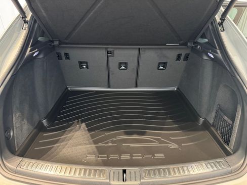 Certified 2025 Porsche Macan Turbo image 23